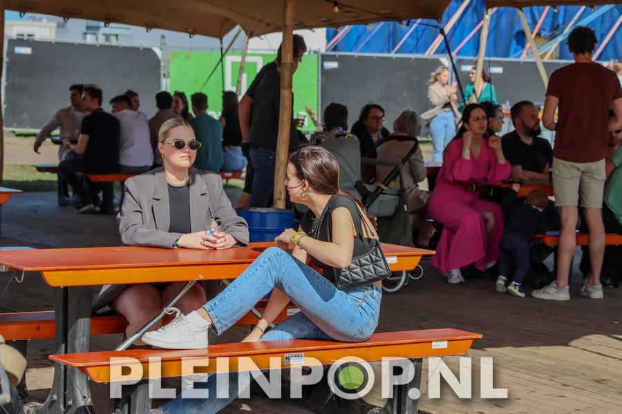 Publiek    Bezoekers (13)